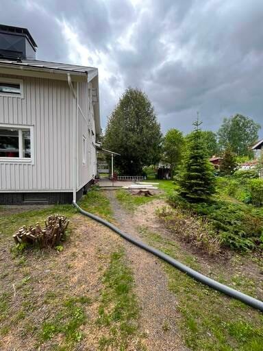 Piha ennen salaojaremonttia